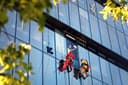 алпенист Фасад ва ойна ювиш хизмати