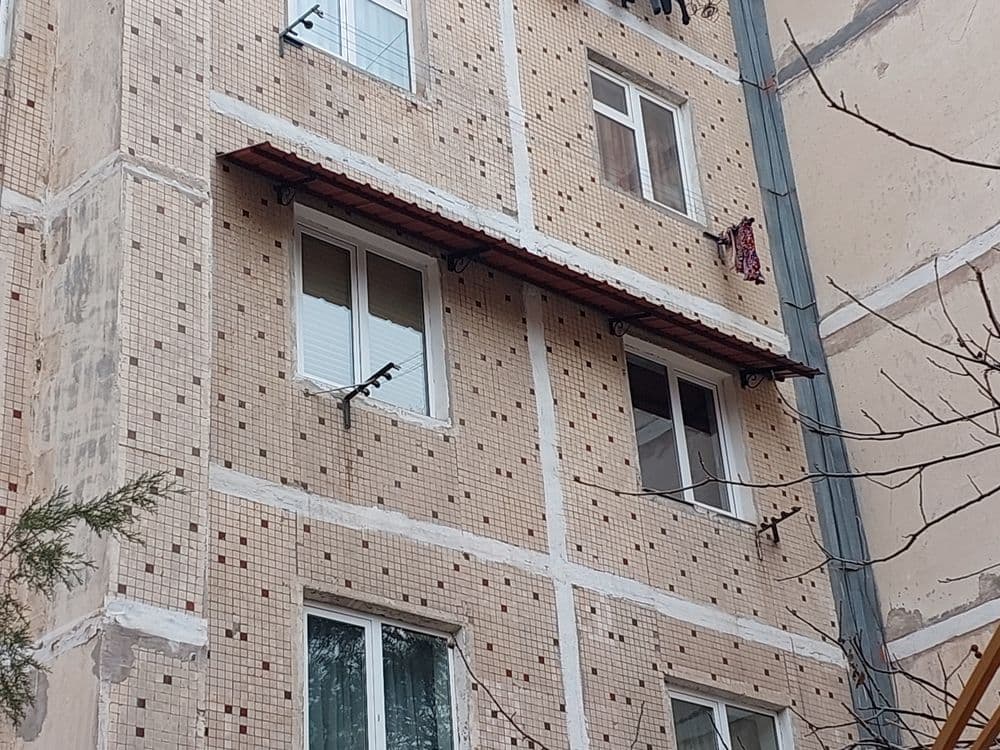 Установка над окнами козырьков делаем на заказ быстро и качественно — 1