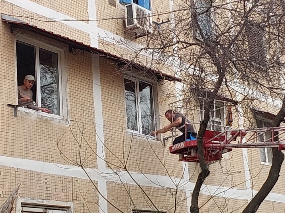 Установка над окнами козырьков делаем на заказ быстро и качественно — 3