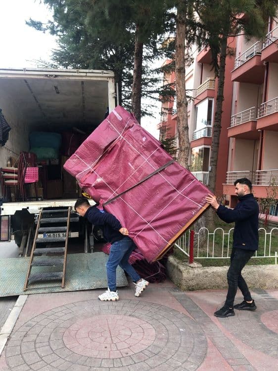 Uy koʻchirish mebil sochish yigish oshxona buyumlarini upokovka qilish — 7