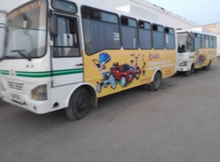 Samarqandda avtobuslarda reklama Реклама на автобусах в Самарканде — 2
