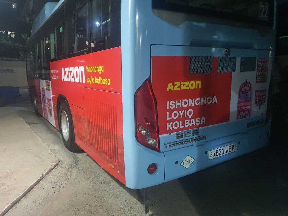Samarqand avtobuslarida reklama/  Реклама на автобусах в Самарканде — 4
