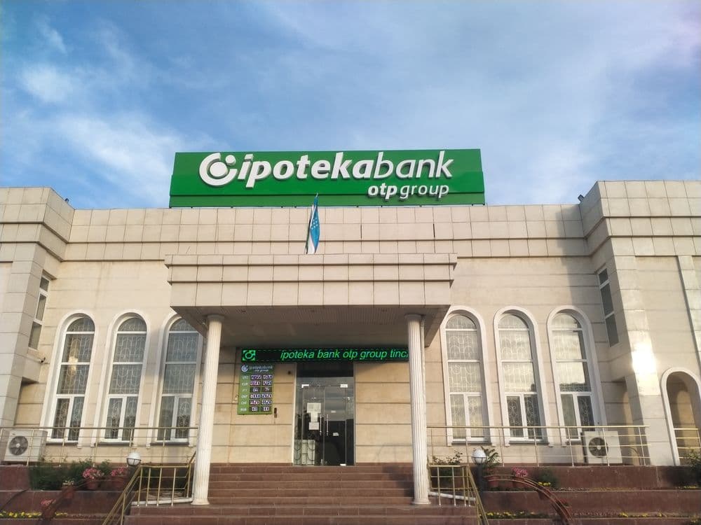 Reklama xizmati bőrtma harfla baner araqal tashqi va ichki reklama — 2