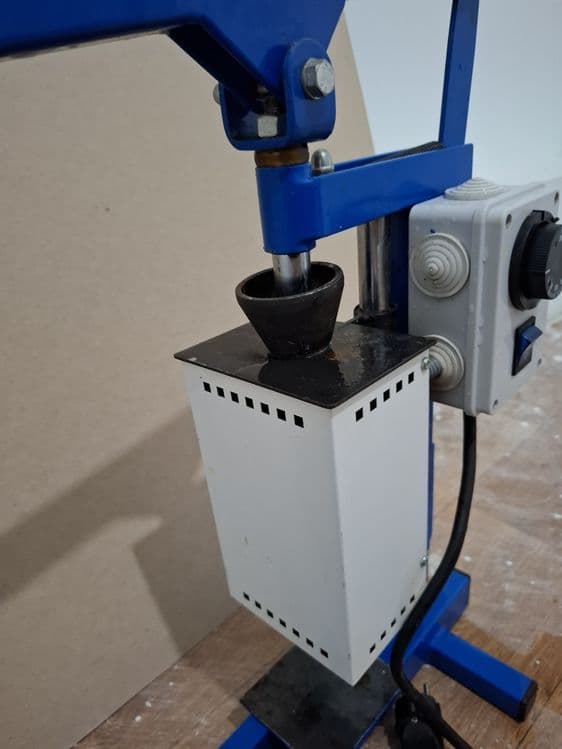 Ruchnoy plastmassa qòyadigan apparat sotiladi — 4