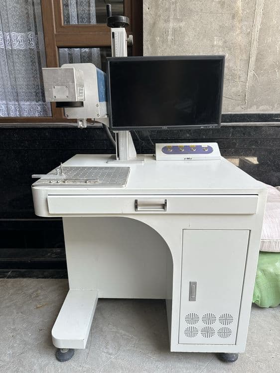 lazer stanok СО2 sotiladi srichno