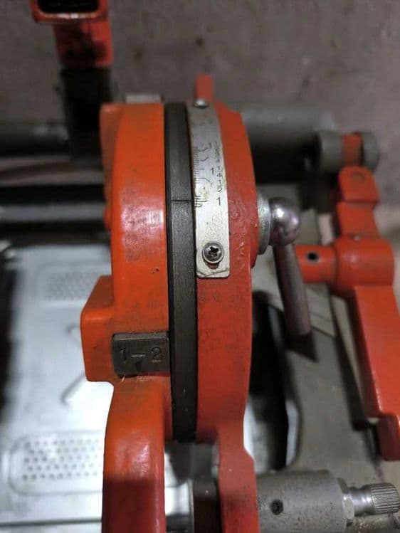 Kомпактный pезьбонарезной станoк Z3T-R3 для труб диaметром 1/2"-2". — 3