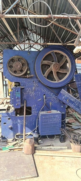 Гильотина/ GILЬOTINA механические Sotiladi 2.35 uzunligi kesadi 20 mm — 5