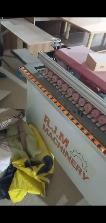 Кромочный аппарат по выгодной цене почти новый стоит своих денег 15млн — 2