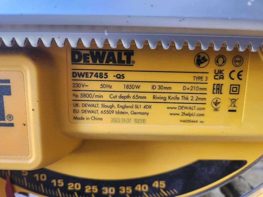 Stanok Pila Dewalt — 2