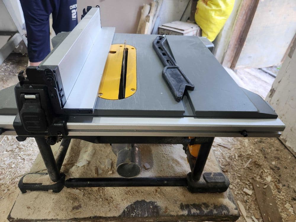 Stanok Pila Dewalt — 6