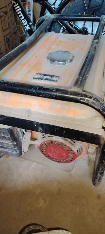 Generator dvijok benzinda iwlidi — 2