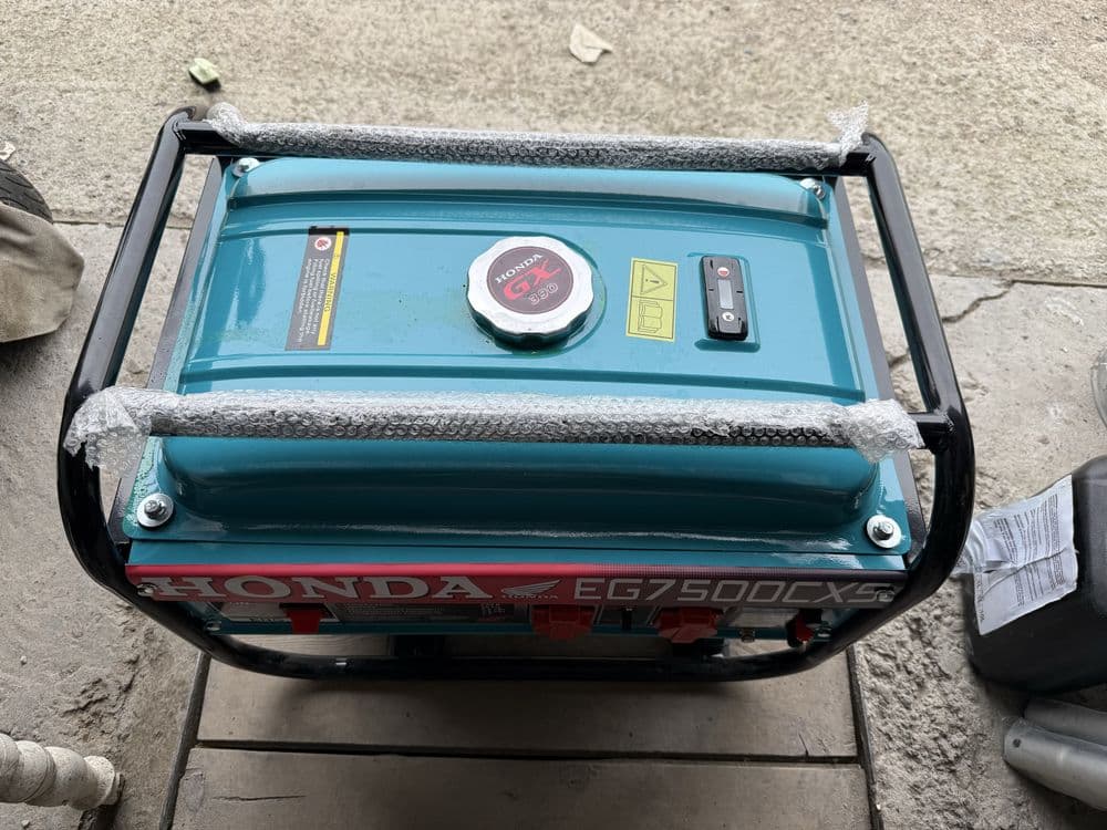 * генератор - движок бензиновый 7.5 kw привезен из России новый — 2
