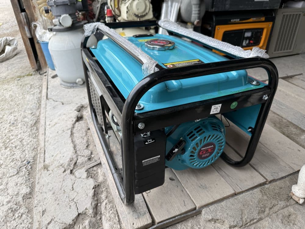 * генератор - движок бензиновый 7.5 kw привезен из России новый — 5