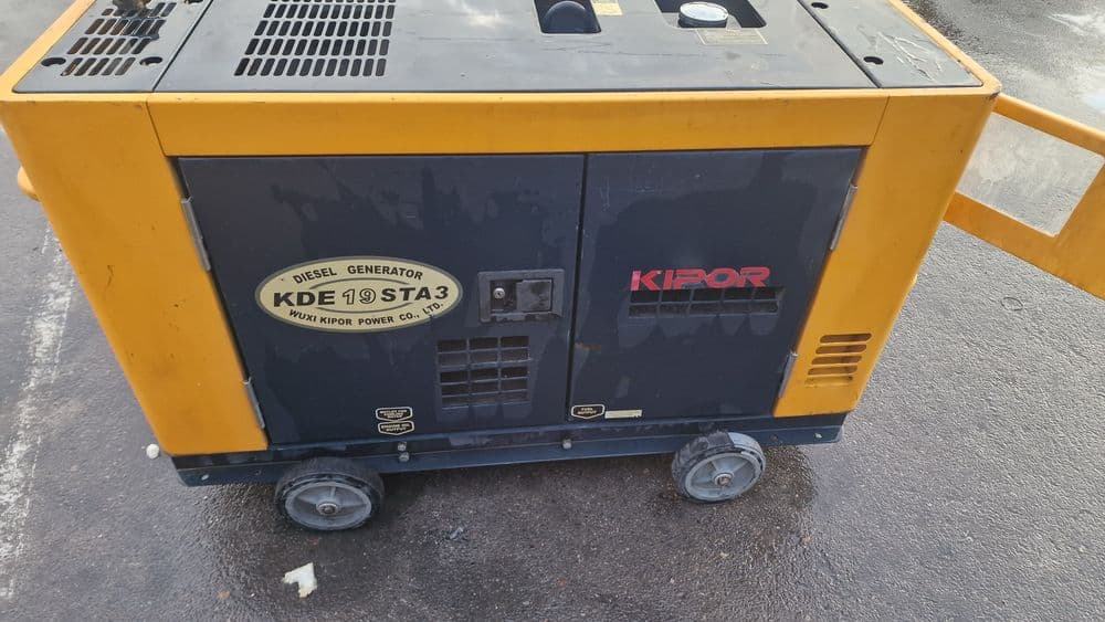 KIPOR generator  KDE 19STA — 2