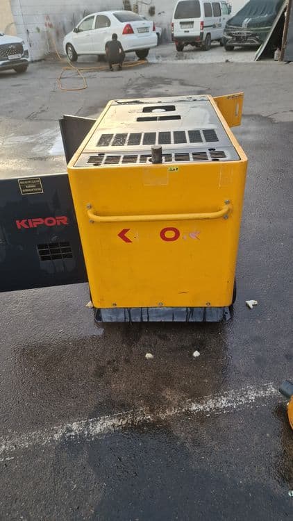 KIPOR generator  KDE 19STA — 4