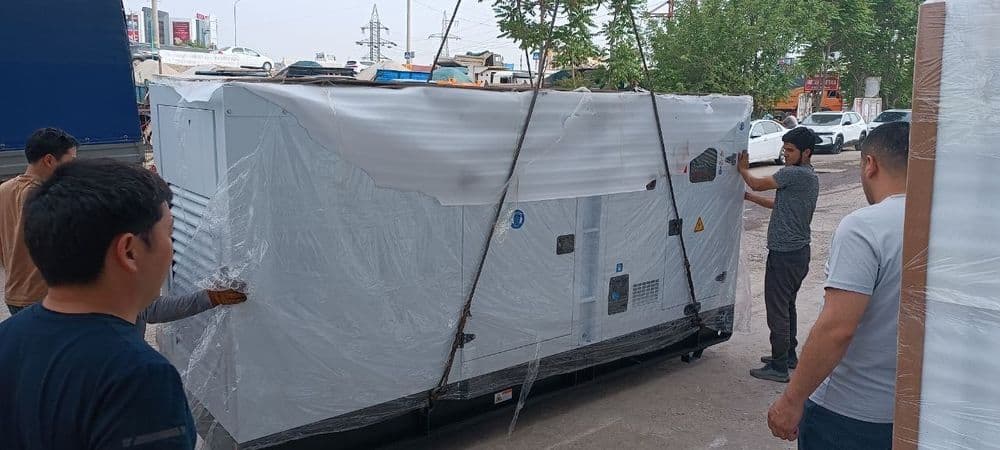 Дизельный генератор YIHUA GENSET 550КВT движок, dizelniy generator div — 1