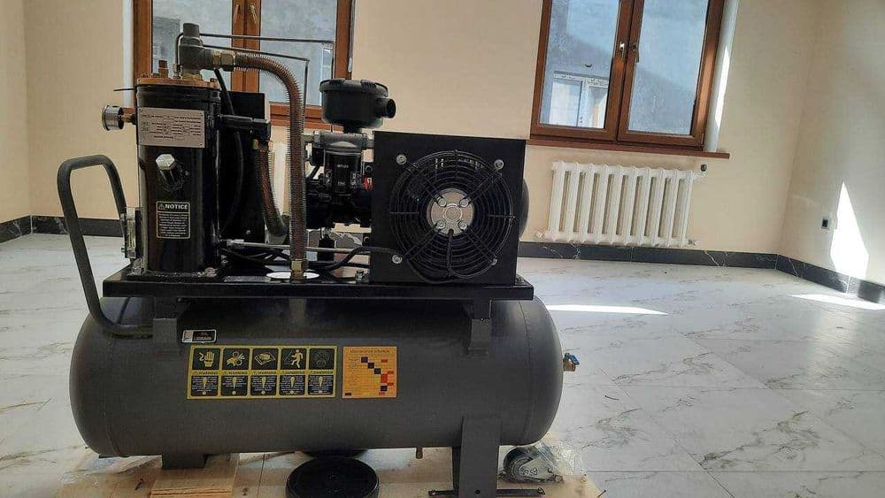 Vintovoy kompressor 3 kw SAAB  150l  Vintovoy kampressor — 3