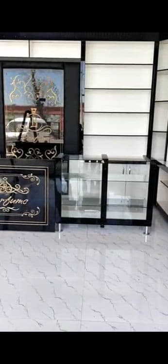 Витрина для парфюмерия — 3