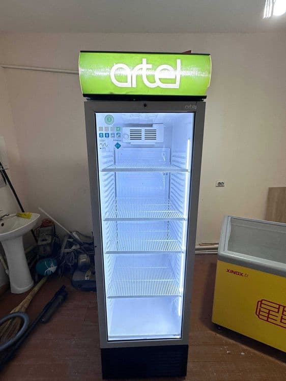 Витринный холодильник Artel — 3