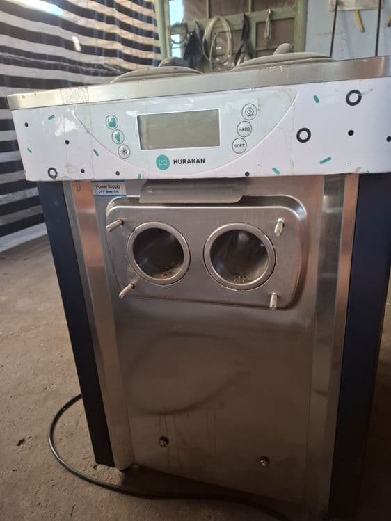 Продается фризер для мороженого Hurakan 220 v