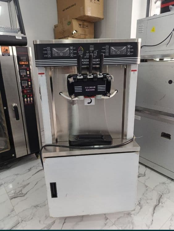 Frezer  frezer  freezer  frizer  freyzer  muzqaymoq aparat 
Fergomat — 3