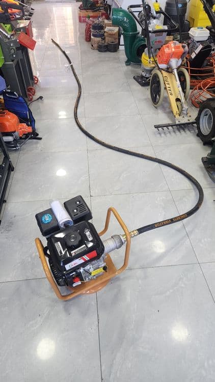 Benzinli Beton vibrator.  Бетон зичлагич — 1
