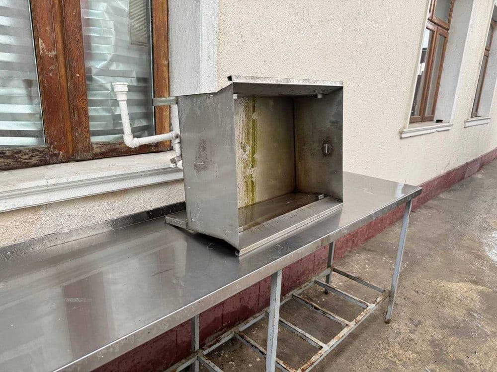 трёхсекционная моечная ванна со столом из нержавеющей стали — 3