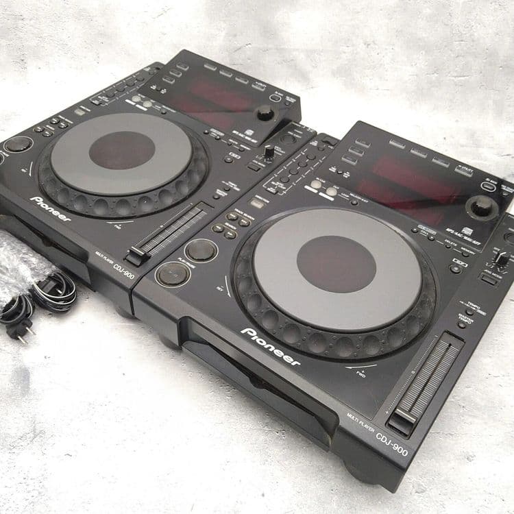 Pioneer CDJ-900. — 1