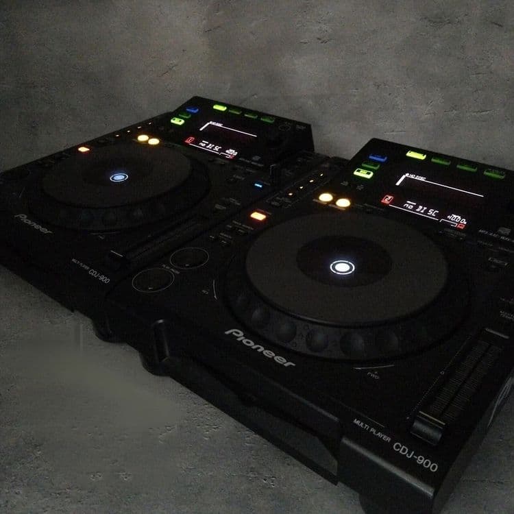 Pioneer CDJ-900. — 2