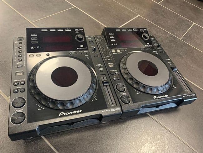 Pioneer CDJ-900. — 3