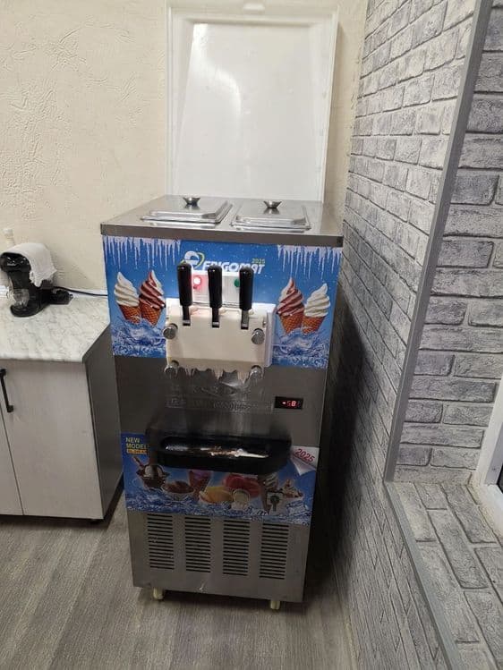 Продам фризер для мягкого мороженого BQ-240AX (3 вкуса)
Состояние отли — 2