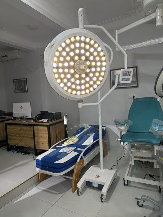 Мобилная лампа операционная YDE 700, mobilnaya lampa led — 2