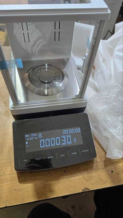 Компаратор веса d=0.00001g (0.01mg/220g) — 2