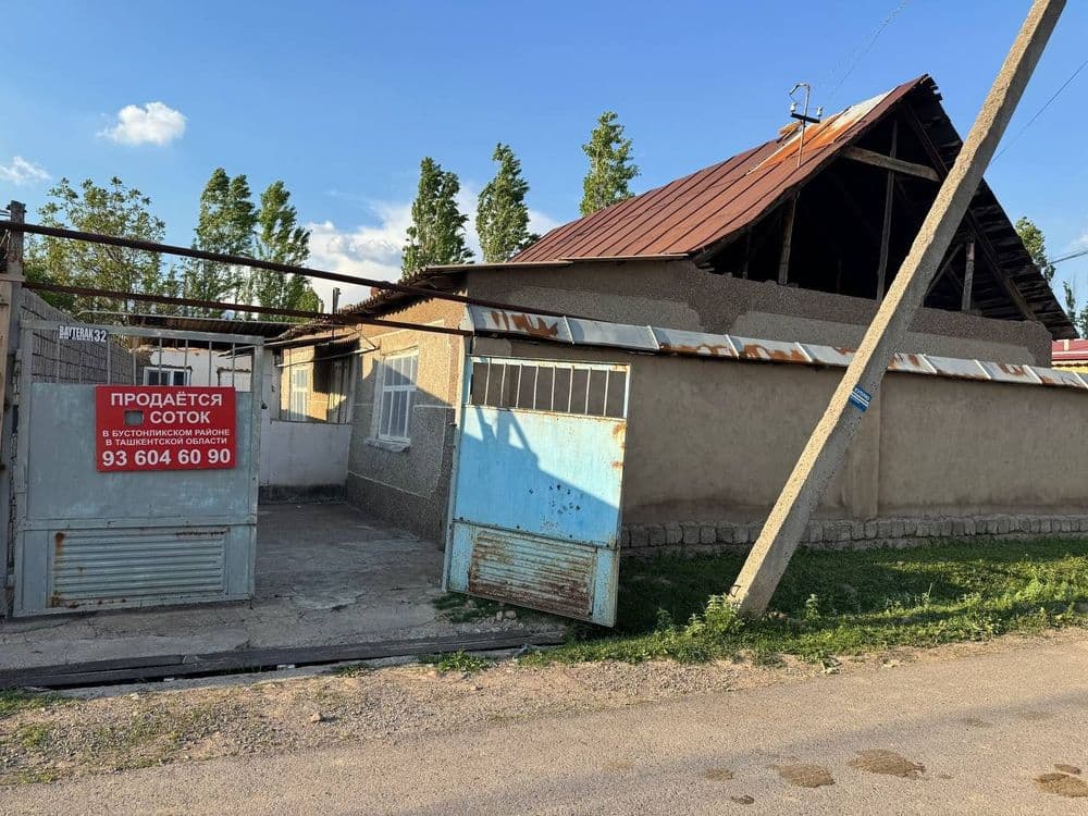 Bustonliq  Tumani Fayiz Kafeni Oldida 5 Sotix Uy — 1