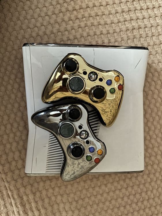 Продается игровая консоль Xbox 360 прошитый — 2