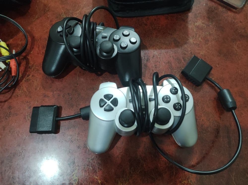 Продаю плейстейшн Sony 2 с дисками игр и джойстиками. — 3