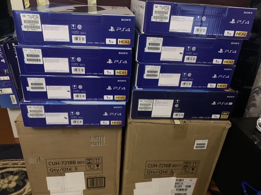 Продам playstation4 slim 1TB 2джестик и игры на борту как на фото — 3