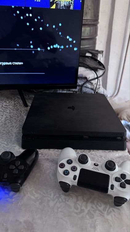 playstation 4 slim — 1