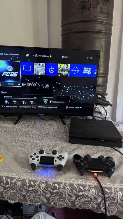 playstation 4 slim — 3