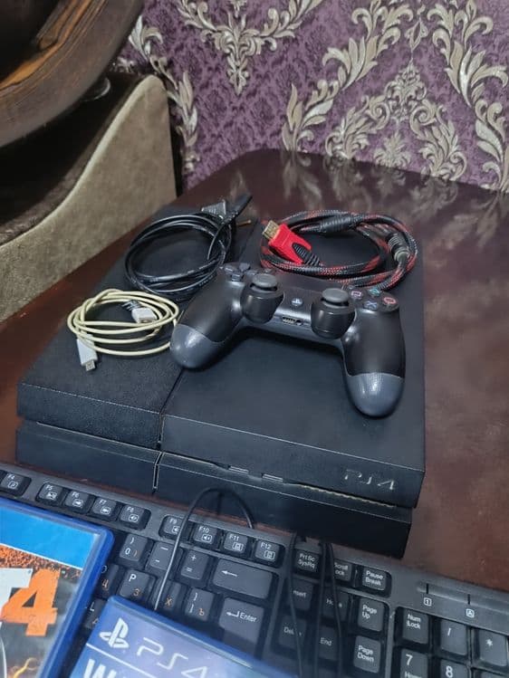 Продаю  Плэйстейшен  PS4. Свой — 3