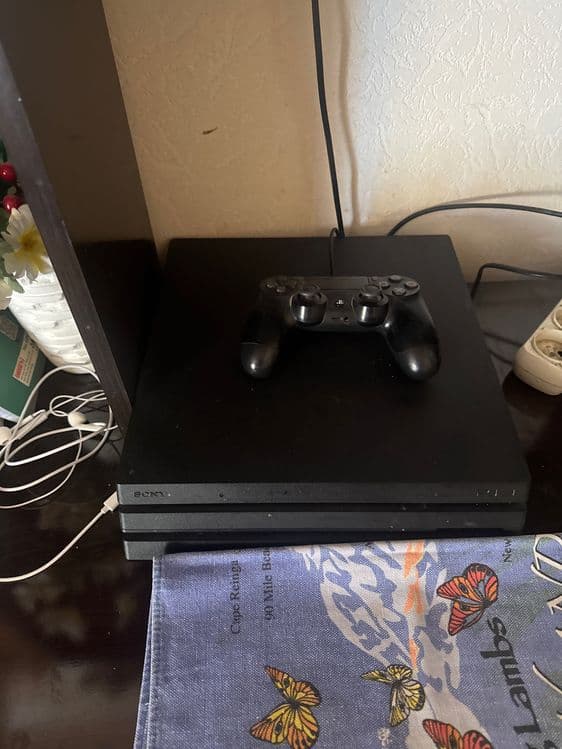 Play station 4 pro (ideal) — 1