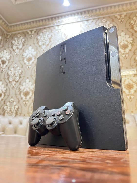 Playstation 3 slim 320gb 22 ta o'yinlari bor — 1