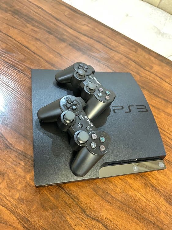 Playstation 3 slim 320gb 22 ta o'yinlari bor — 2