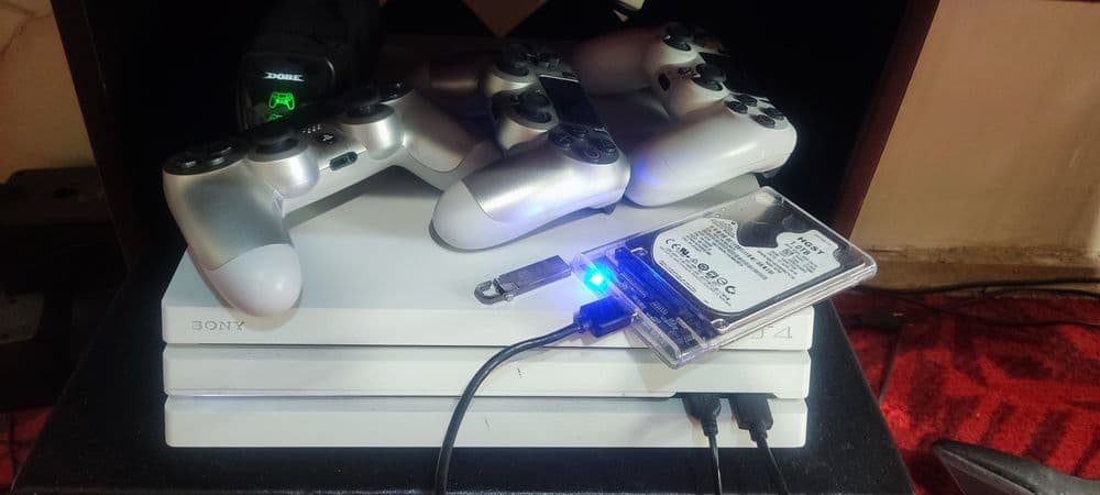 PS4 PRO 4TB v9.0 + 3 Геймпада + BONUS — 1