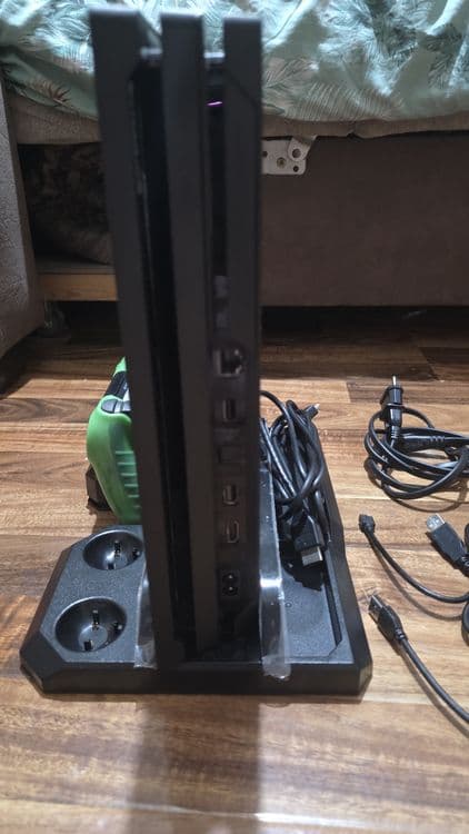 Продам Playstation 4 PRO! 2 джойст + 1тб внешний жд! ПО 9.0 GoldenHen! — 2
