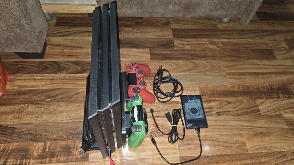 Продам Playstation 4 PRO! 2 джойст + 1тб внешний жд! ПО 9.0 GoldenHen! — 3