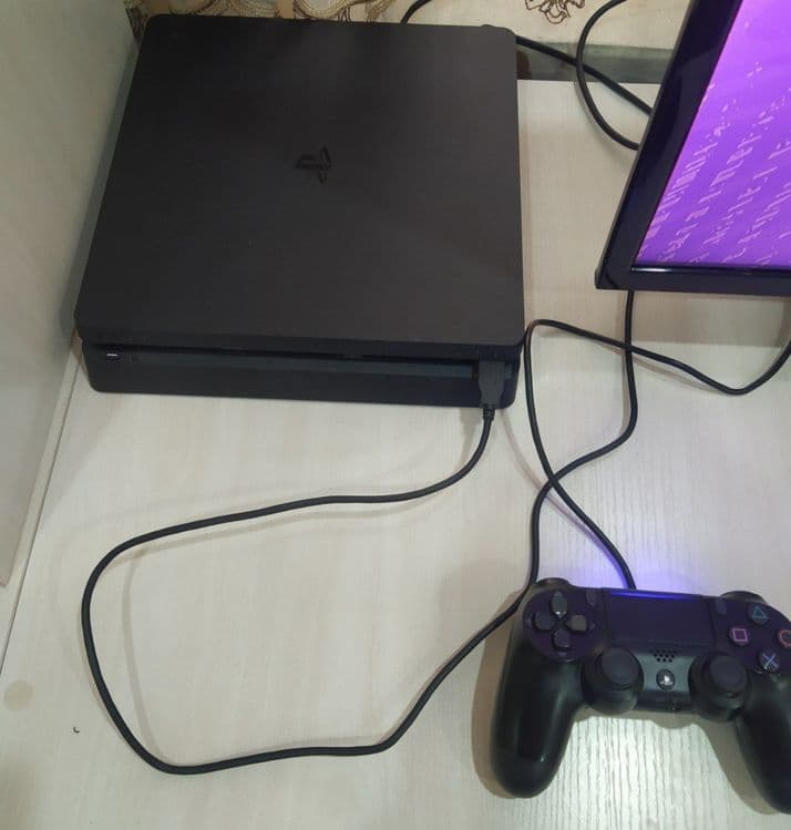 Srochna Playstation 4 Slim sotiladi — 1