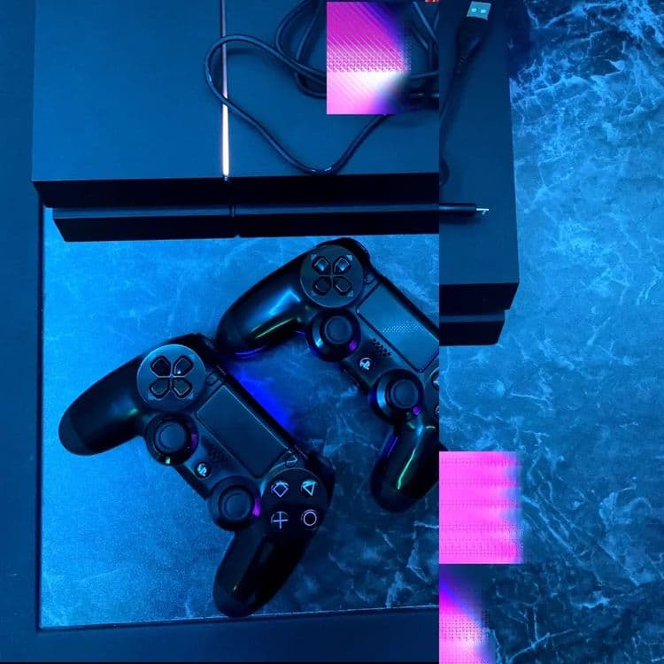Продадим PlayStation 4. — 2