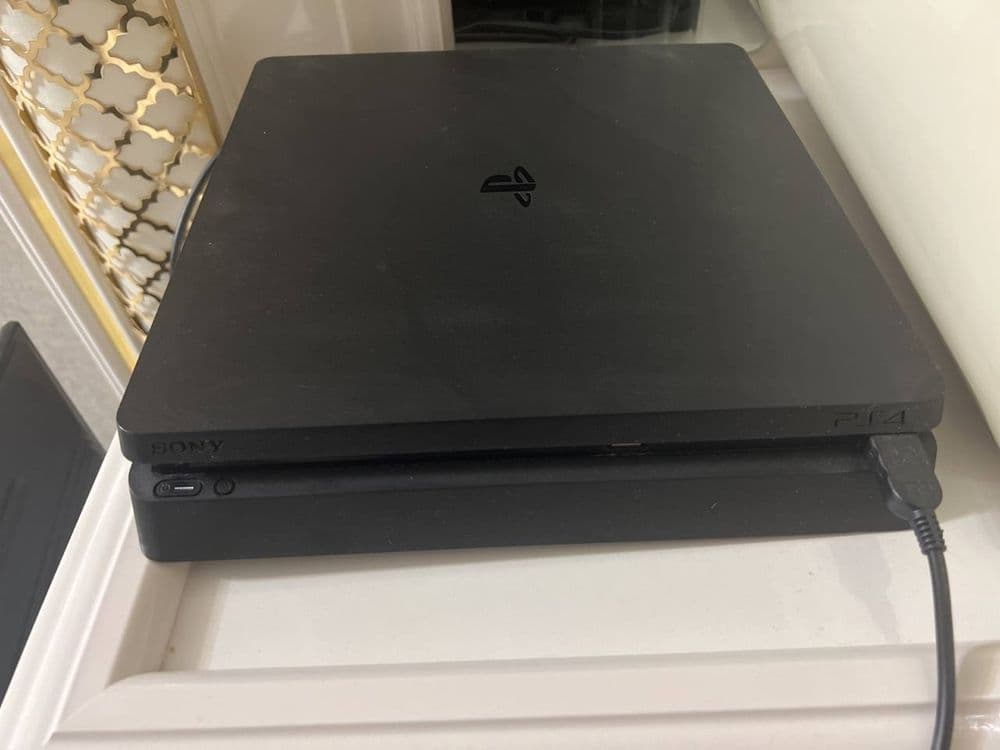 Playstation4 slim 1 tb 1ta jostik versiya 6.72 golden hen  proshivk — 1