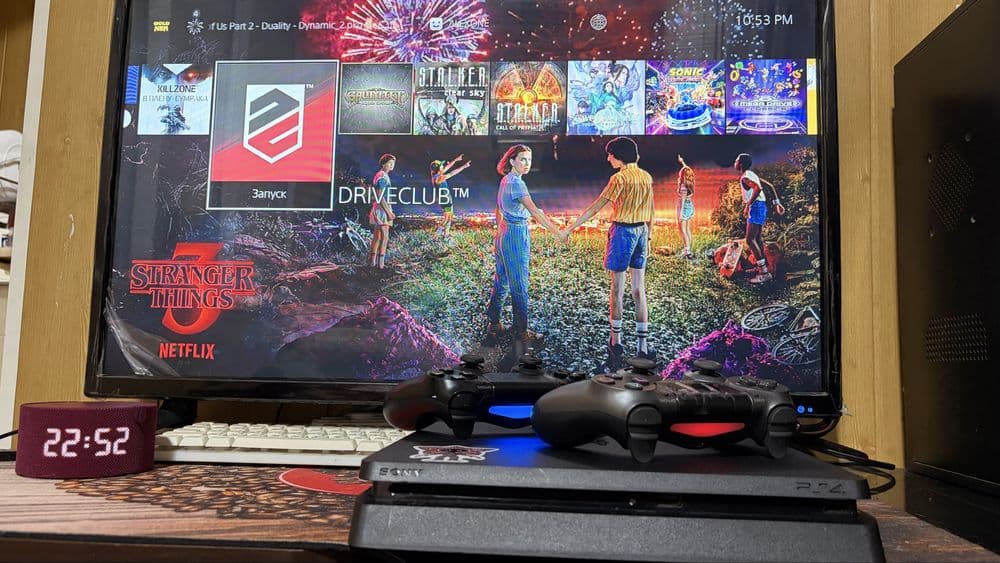 PlayStation 4 slim 500GB версия 9.60 Goldhen с 2 оргинальными джойстик — 1